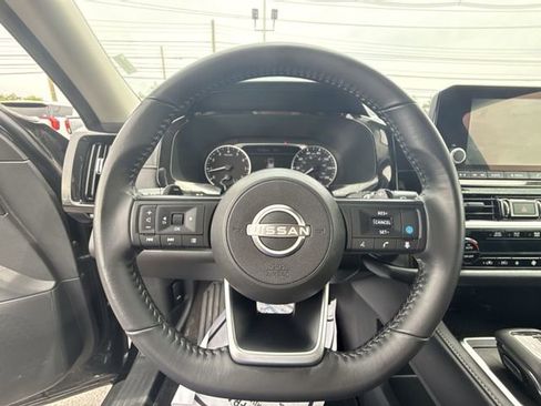Certified 2025 Nissan Pathfinder SV FWD image 14