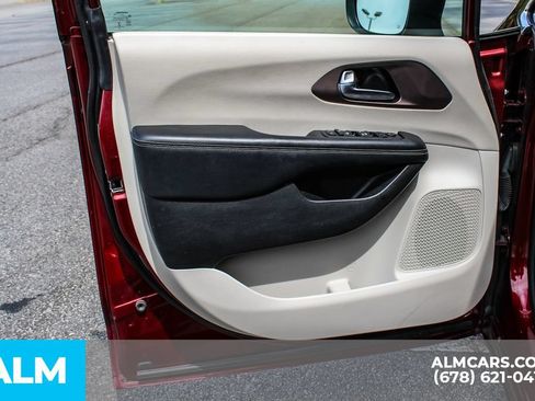 Used 2023 Chrysler Voyager LX FWD image 39
