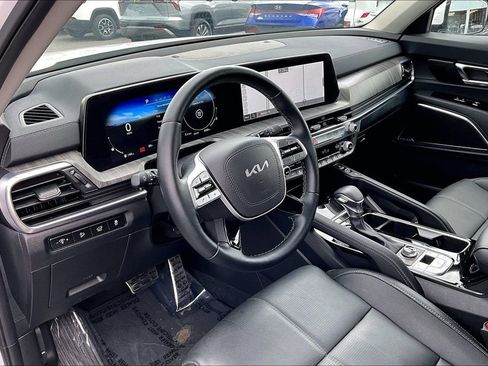Used 2025 Kia Telluride SX w/ SX Captain's Chair Package AWD/4WD image 18