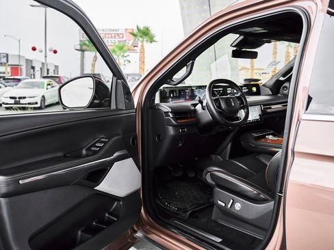 Used 2025 Lincoln Navigator Black Label AWD/4WD image 11