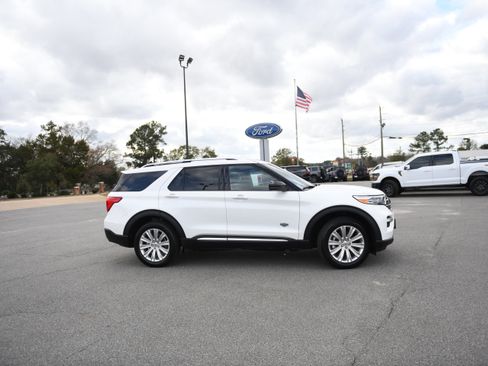 Used 2024 Ford Explorer King Ranch w/ Technology Package image 2