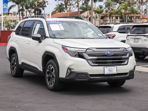 Certified 2025 Subaru Forester Premium AWD/4WD image 3