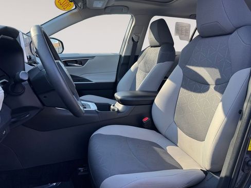 Used 2023 Toyota RAV4 XLE w/ Convenience Package image 9