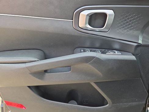 Used 2024 Kia Sorento S image 15