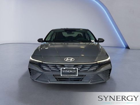 Used 2024 Hyundai Elantra SEL FWD image 2