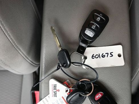 Used 2020 Hyundai Elantra SE image 18