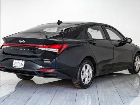 Used 2021 Hyundai Elantra SE w/ Cargo Package image 6