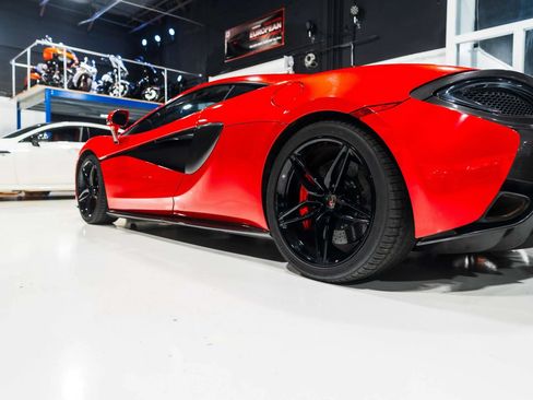 Used 2017 McLaren 570S Coupe RWD image 8
