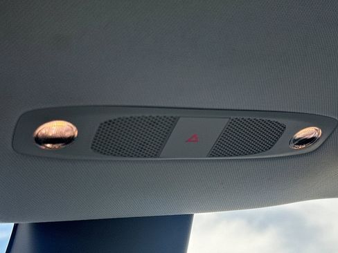 Used 2024 Tesla Model Y Performance AWD/4WD image 23