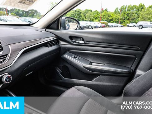 Used 2025 Nissan Altima 2.5 SV FWD image 42