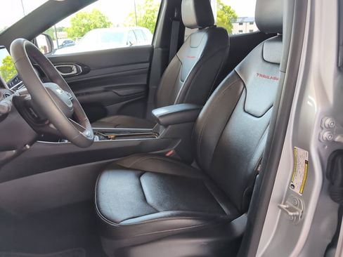 Used 2025 Jeep Compass Trailhawk w/ Trailhawk Elite Group image 11