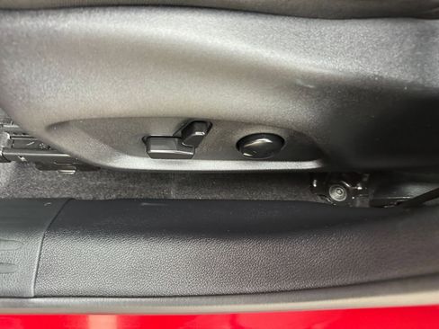 Used 2025 Jeep Compass Limited image 23