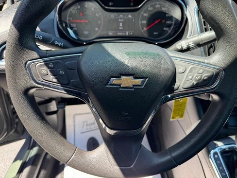 Used 2019 Chevrolet Cruze LT FWD image 18