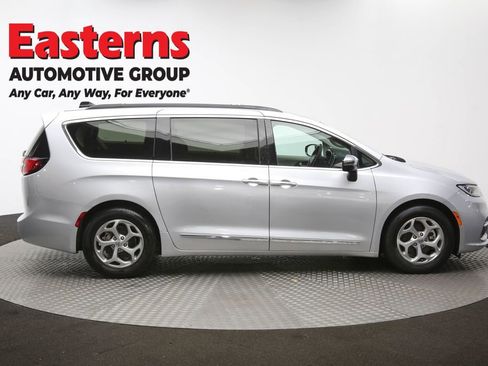 Used 2023 Chrysler Pacifica Limited image 70