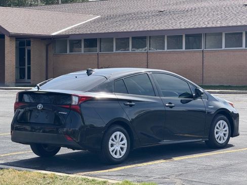 Used 2022 Toyota Prius LE FWD image 5