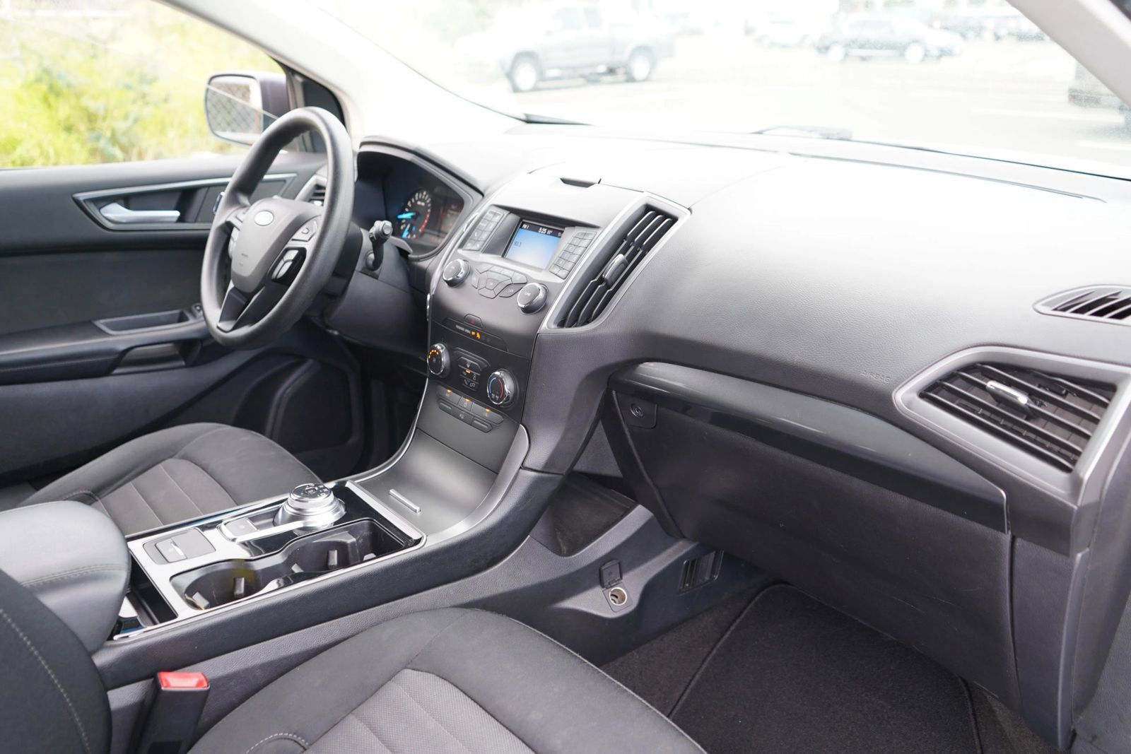 Used 2019 Ford Edge SE FWD image 19