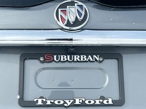 Used 2018 Buick Enclave Essence image 12