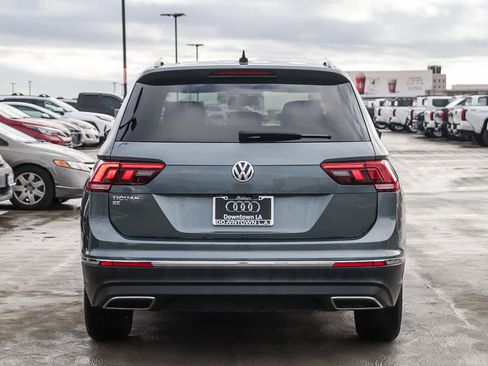 Used 2020 Volkswagen Tiguan SE w/ Panoramic Sunroof Package image 8