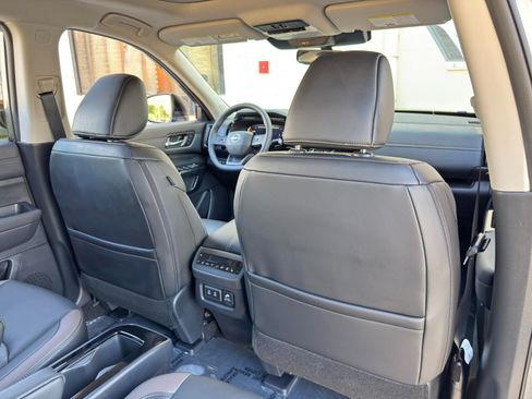 Used 2026 Nissan Pathfinder Platinum FWD image 39