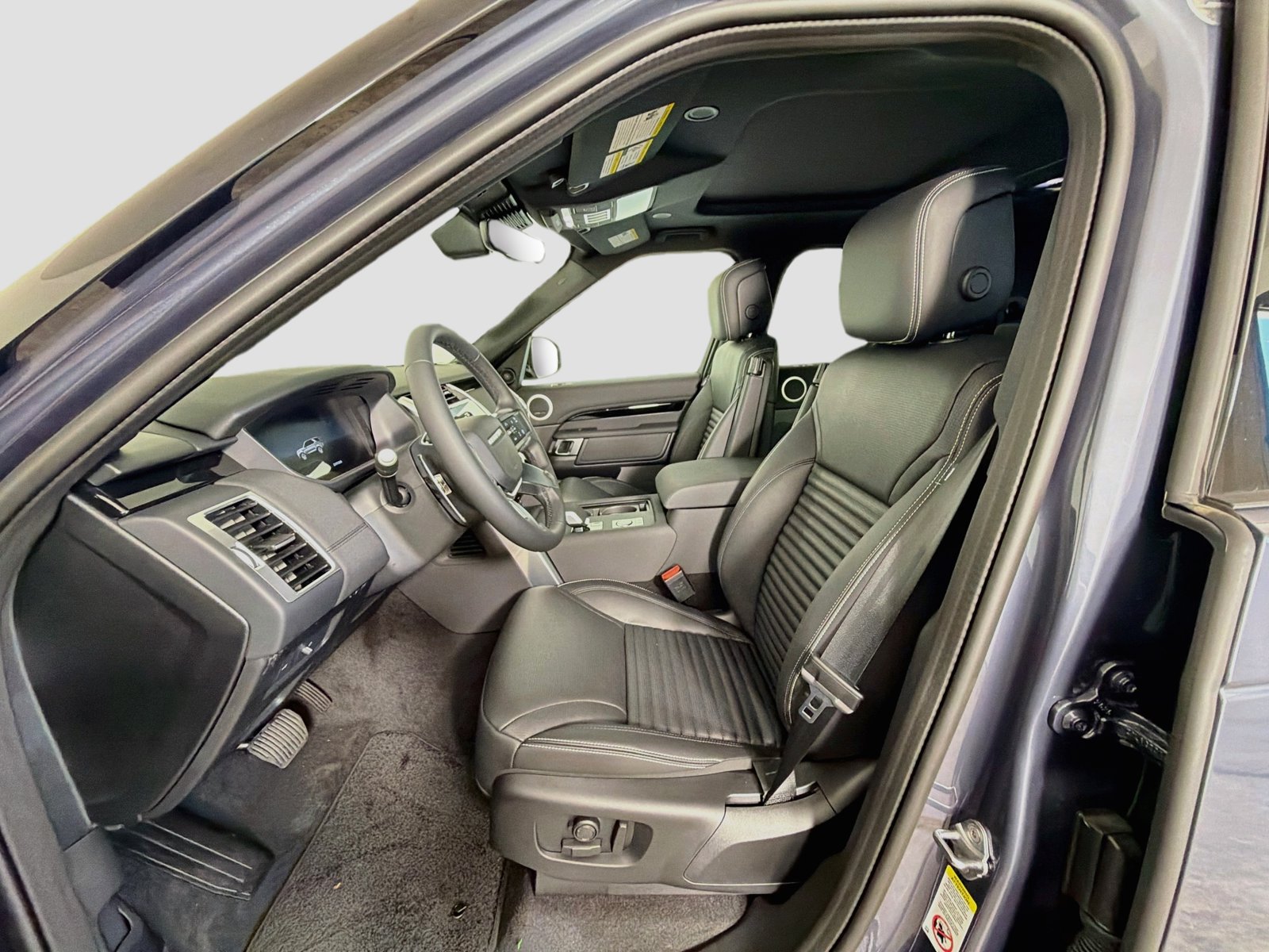 New 2026 Land Rover Discovery S AWD/4WD image 23