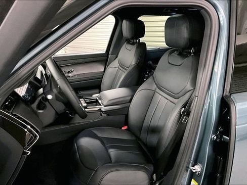 New 2025 Land Rover Range Rover Sport SE image 8