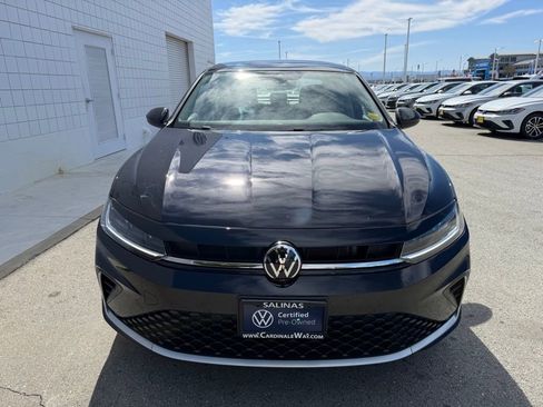 Certified 2025 Volkswagen Jetta SE w/ Sunroof Package image 9