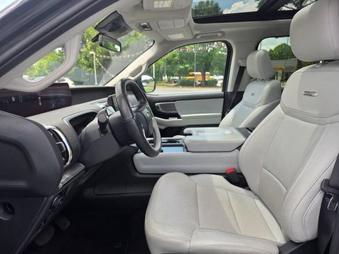 Used 2025 Ford Expedition Platinum w/ Driver's Package AWD/4WD image 24
