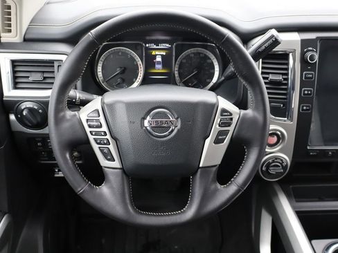 Used 2018 Nissan Titan PRO-4X image 18