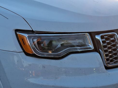 Used 2019 Jeep Grand Cherokee Overland AWD/4WD image 7