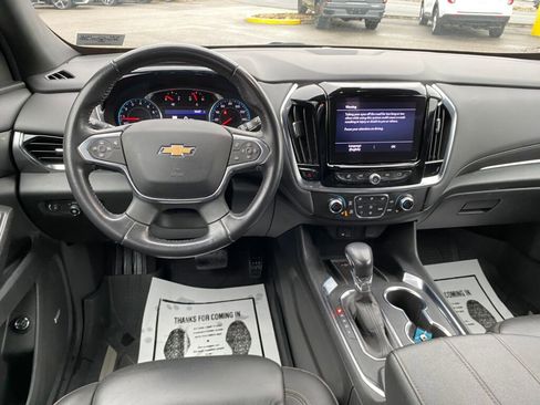 Used 2022 Chevrolet Traverse LT w/ LT Premium Package image 24