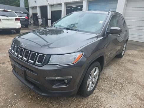 Used 2017 Jeep Compass Latitude w/ Popular Equipment Group FWD image 1