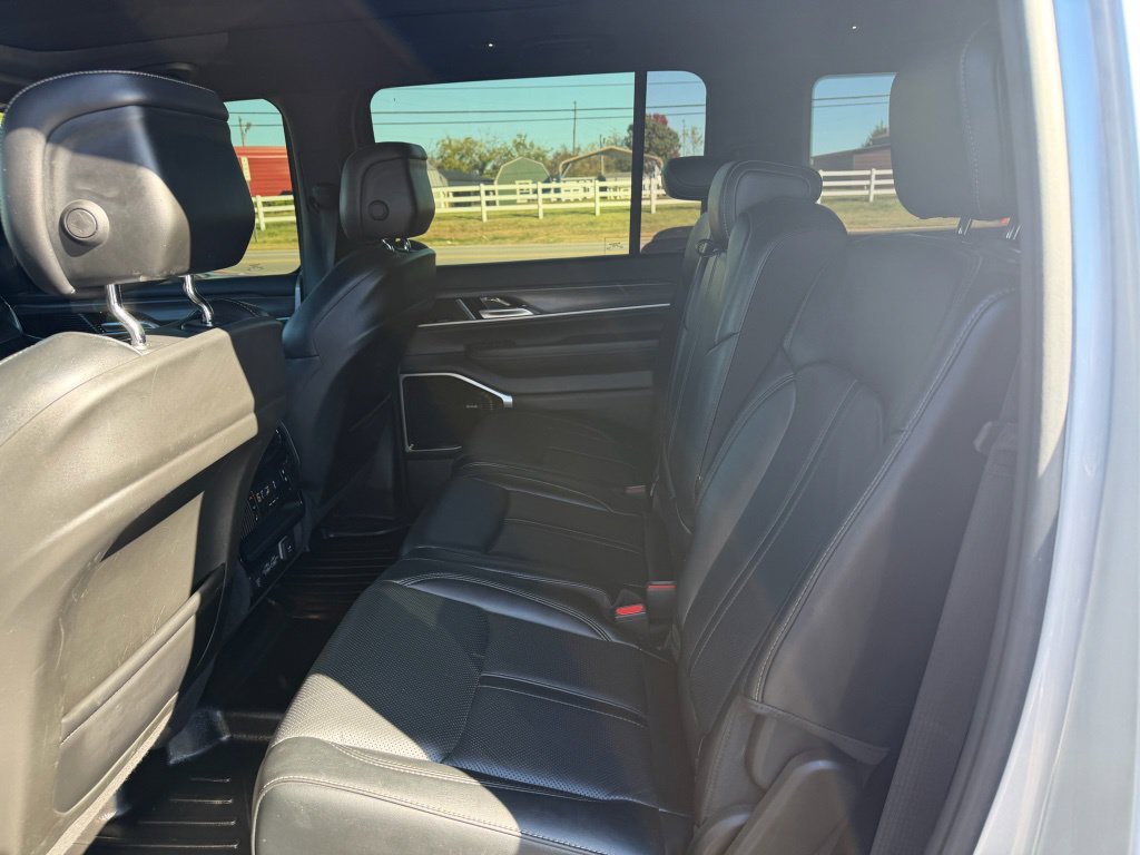 Used 2023 Jeep Wagoneer Series III w/ Premium Group I AWD/4WD image 13
