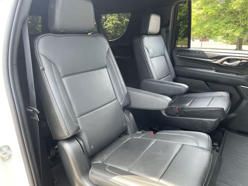 Used 2022 GMC Yukon XL Denali AWD/4WD image 15