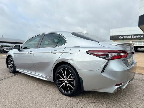 Used 2022 Toyota Camry SE image 6