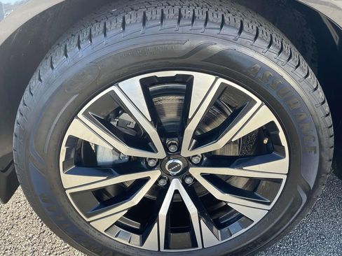 Used 2024 Volvo XC60 B5 Plus image 8
