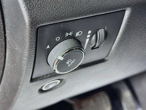 Used 2020 Jeep Grand Cherokee Altitude AWD/4WD image 10