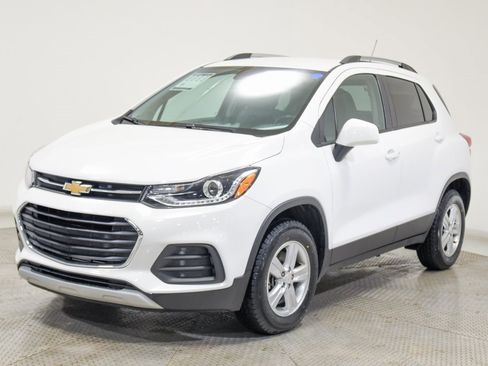 Used 2022 Chevrolet Trax LT w/ LT Convenience Package image 6