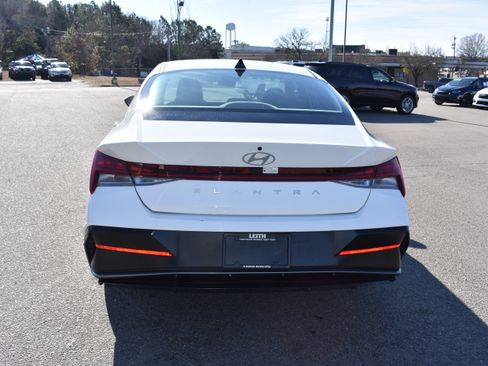 Used 2025 Hyundai Elantra SEL image 8