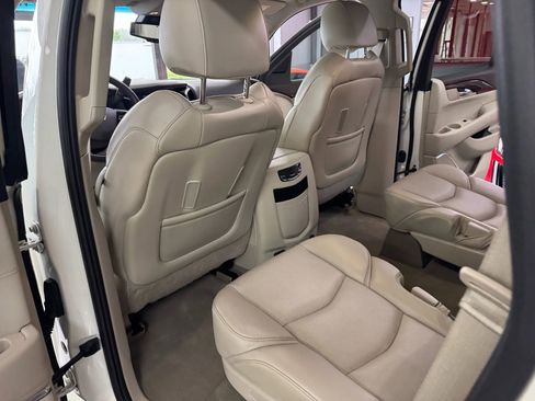 Used 2015 Cadillac Escalade Luxury image 18