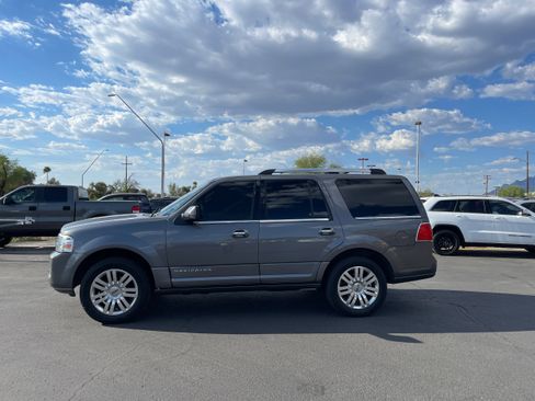 Used 2014 Lincoln Navigator 2WD image 2