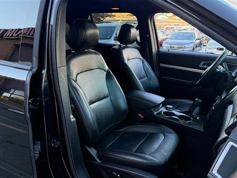 Used 2016 Ford Explorer XLT w/ Equipment Group 202A image 10