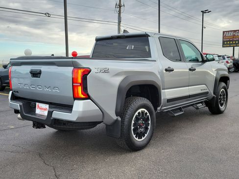 Used 2025 Toyota Tacoma TRD Off-Road image 4