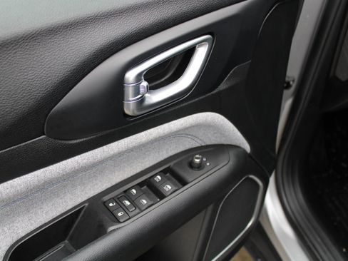 Certified 2022 Jeep Compass Latitude image 29