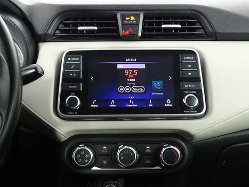 Used 2022 Nissan Versa SV w/ Trunk Package image 25