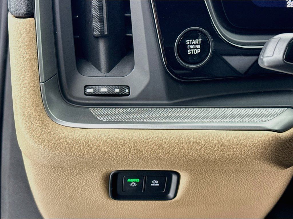Certified 2024 Porsche Cayenne AWD/4WD image 14
