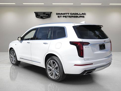 Used 2021 Cadillac XT6 Premium Luxury image 3