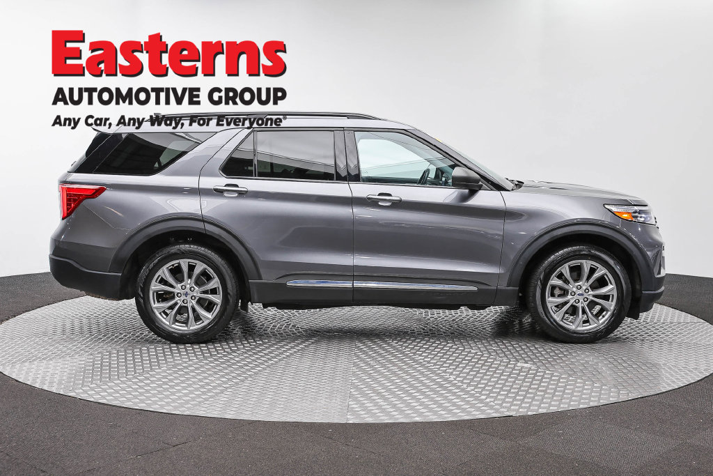 Used 2022 Ford Explorer XLT w/ Equipment Group 202A AWD/4WD image 5