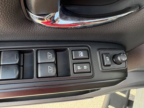 Used 2024 Nissan Titan PRO-4X w/ Pro-4x Convenience Package AWD/4WD image 16