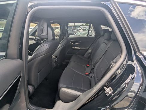 Used 2025 Mercedes-Benz GLC 300 4MATIC image 24