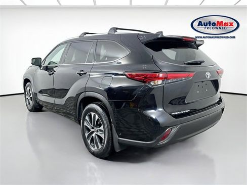 Used 2022 Toyota Highlander XLE image 6